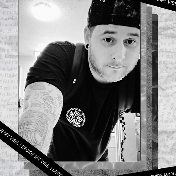 Meet your Posher, Andrew - Picture 2 of 6